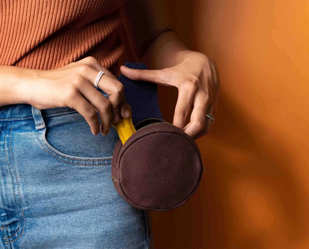 IndieGood-Comfortable-and-Stylish-Treat-Bag-Brown_4