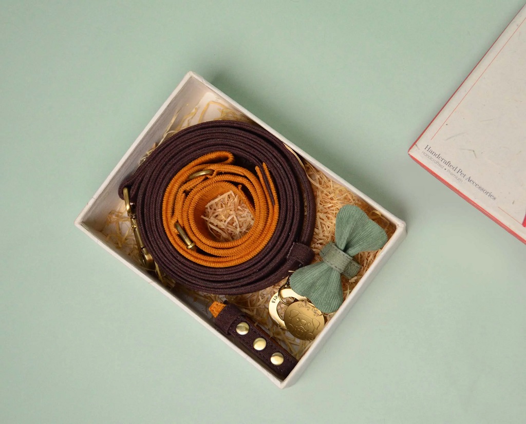 IndieGood-Curated-Gifting-Kit-A-Complete-Dog-Set-Brown_3