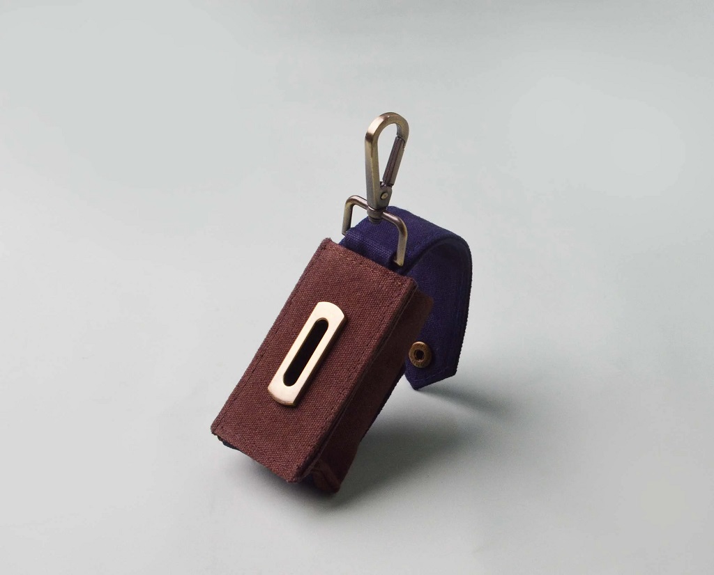 IndieGood-Easy-To-Use-Stylish-Canvas-Poop-Bag-Dispenser-Brown_5