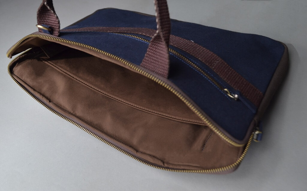 Sleek Laptop Bag – Blue3