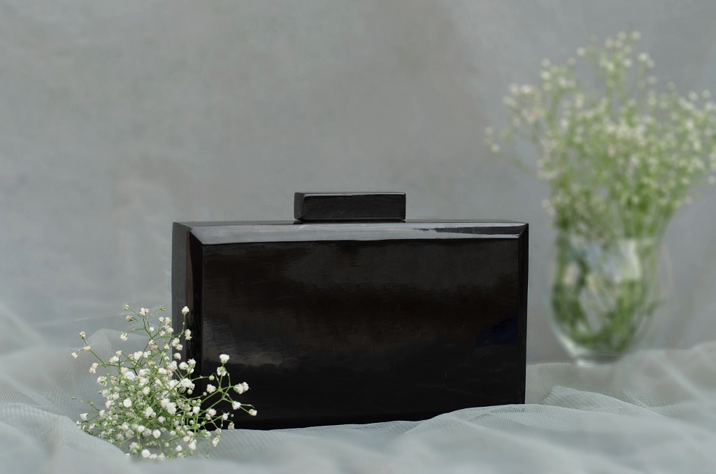 The Black Baroque Rectangular Clutch_04