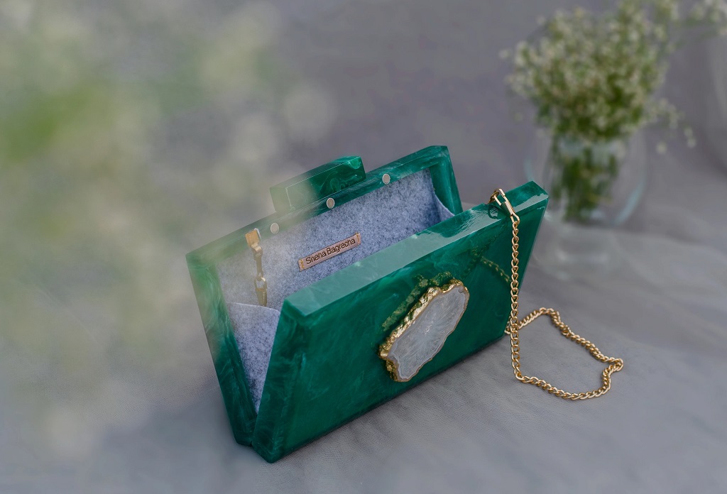The Green Baroque Rectangular Clutch_02
