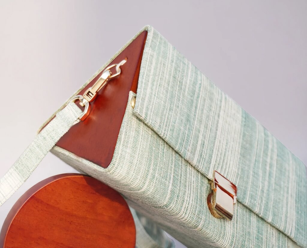 The Green Triangle Shoulder Bag3