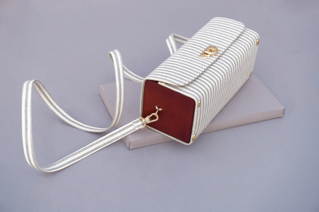 The Grey Stripe Shoulder Bag2