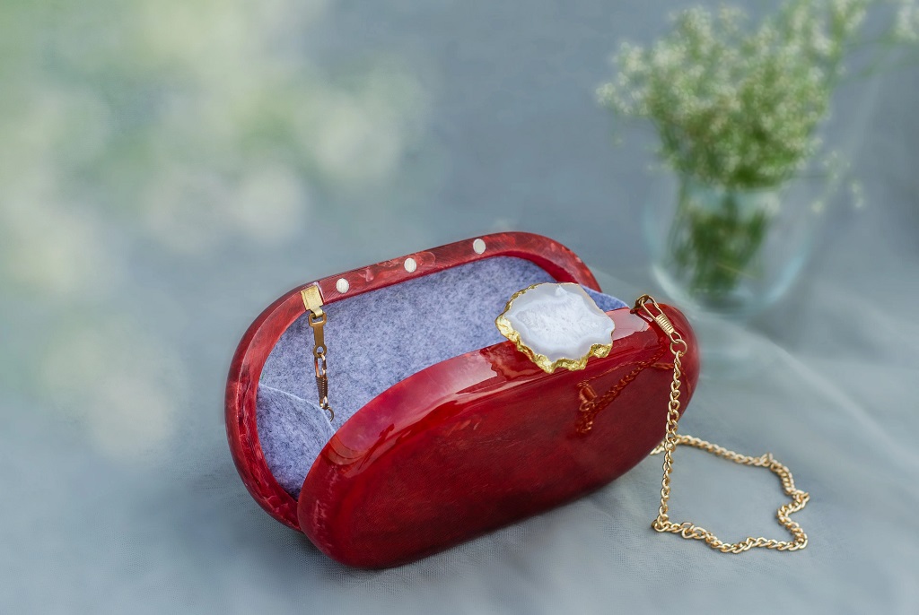 The Red Baroque Capsule Clutch_02