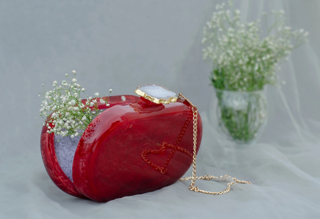 The Red Baroque Capsule Clutch_04