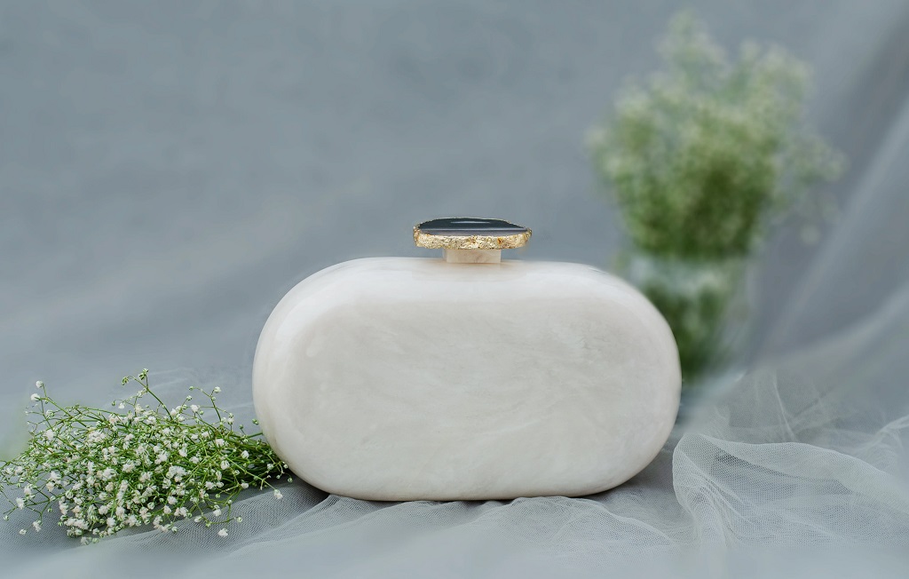 The White Baroque Capsule Clutch – Black Stone_01