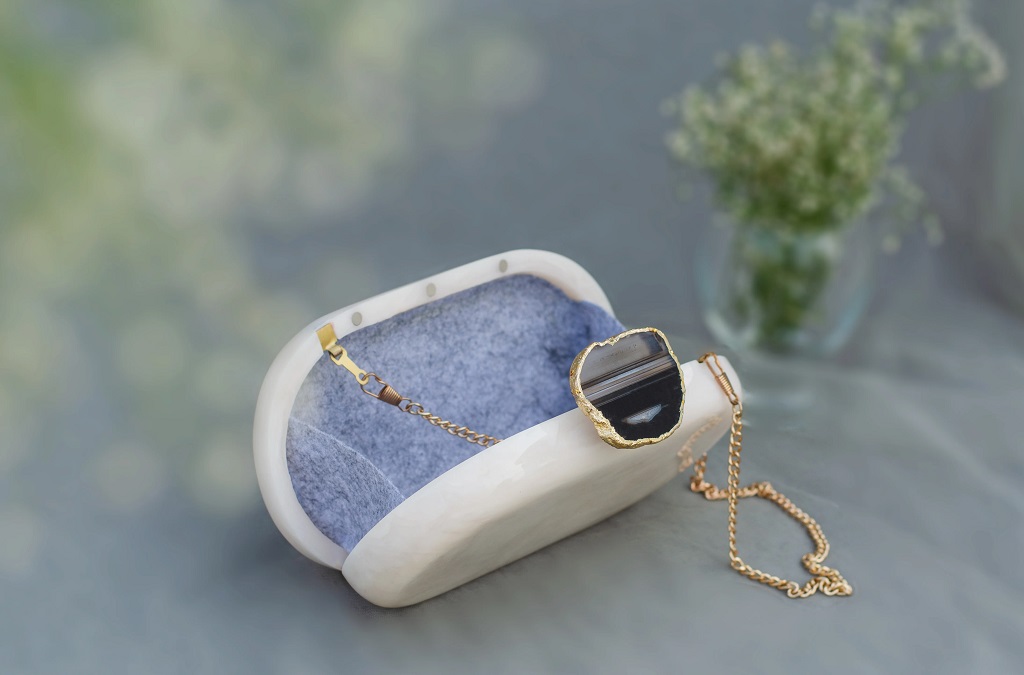 The White Baroque Capsule Clutch – Black Stone_03