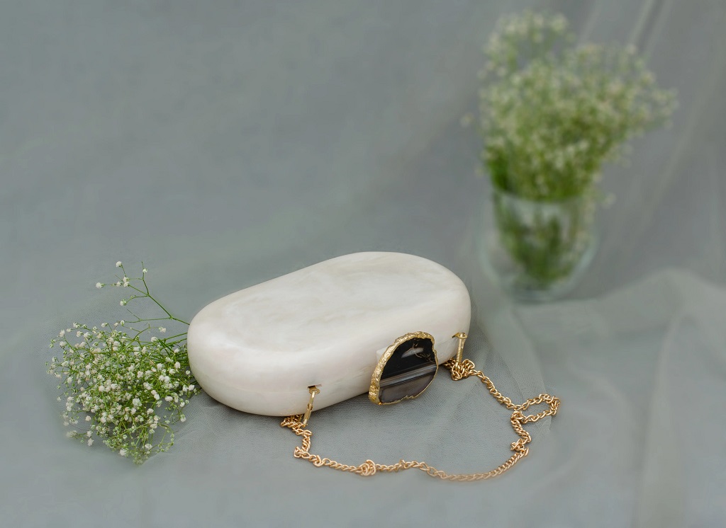 The White Baroque Capsule Clutch – Black Stone_04
