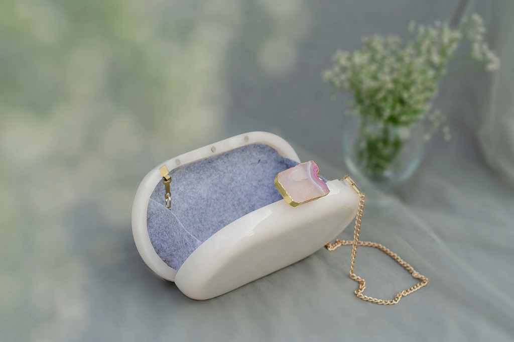 The White Baroque Capsule Clutch – Pink Stone_01