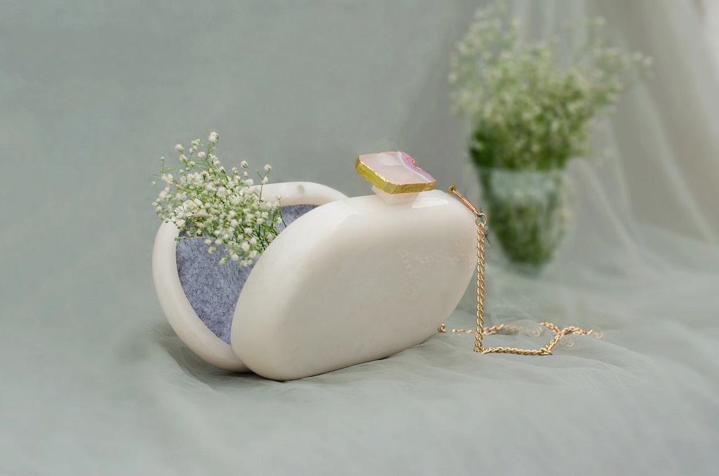 The White Baroque Capsule Clutch – Pink Stone_04