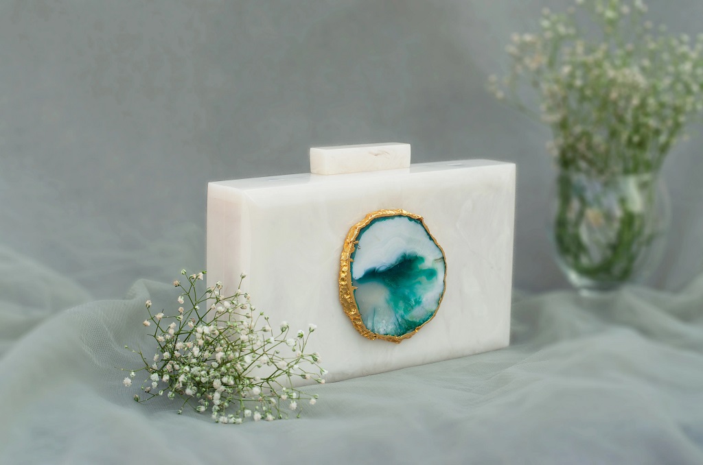 The White Baroque Rectangular Clutch – Green Stone_01