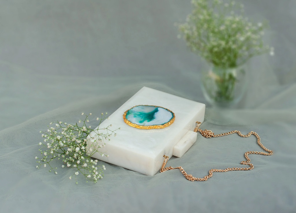 The White Baroque Rectangular Clutch – Green Stone_03
