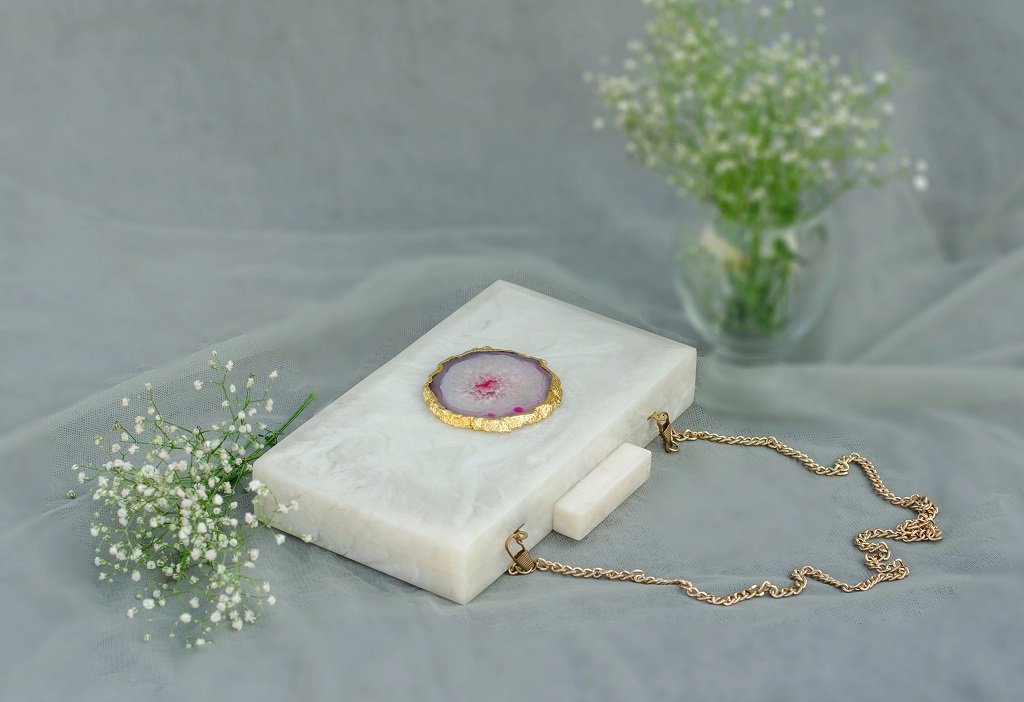 The White Baroque Rectangular Clutch – Pink Stone_03