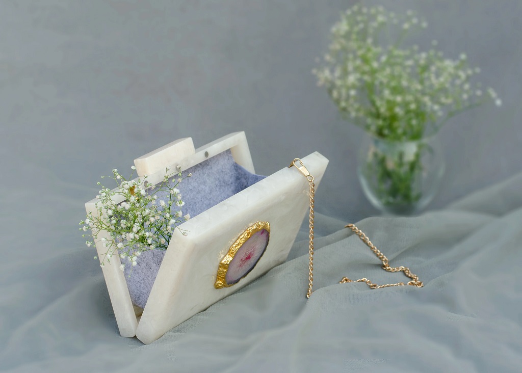The White Baroque Rectangular Clutch – Pink Stone_04